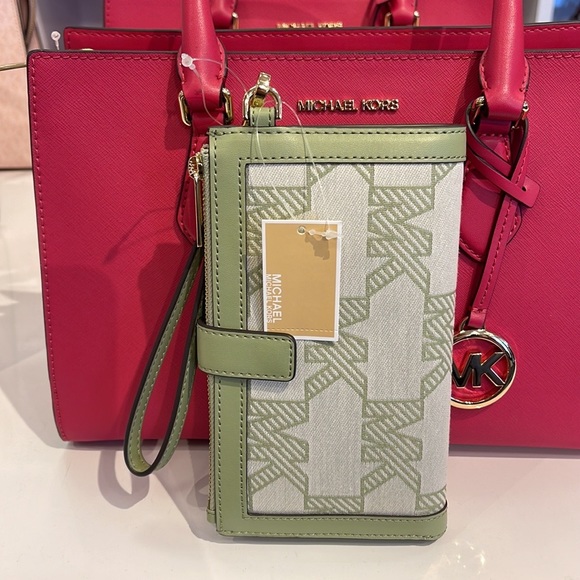 MICHAEL KORS JET SET TRAVEL 35S3GTVW7J LIGHT SAGE LG DOUBLE ZIP WRISTLET-WALLET - Picture 6 of 16